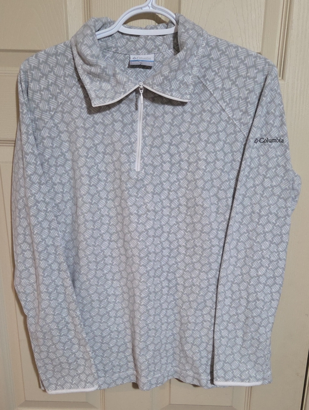 Columbia Women's Light Gray/White Patterned Quarter-Zip Pullover